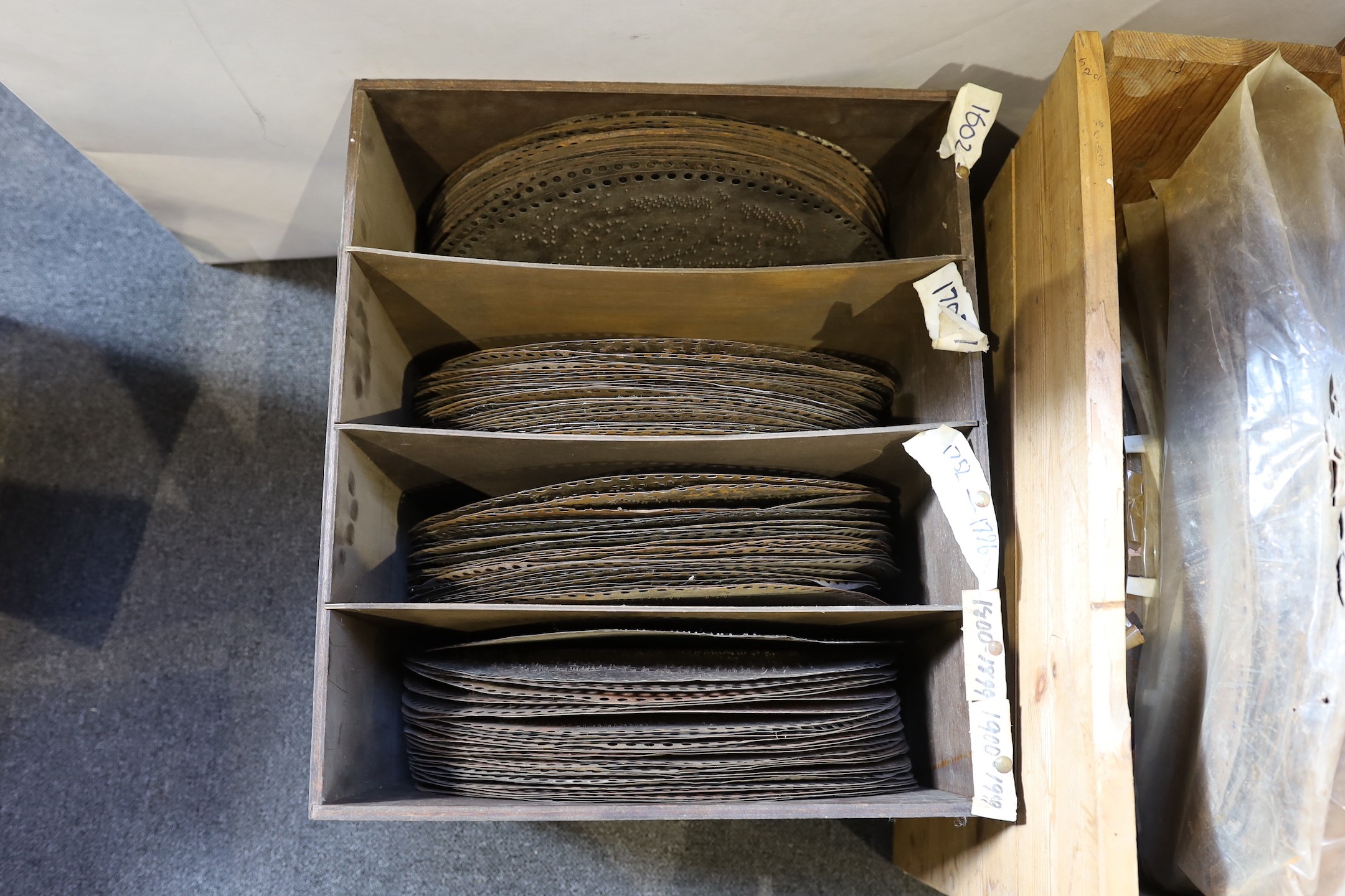 A collection of approximately 250 17-17.25 inch Polyphon discs